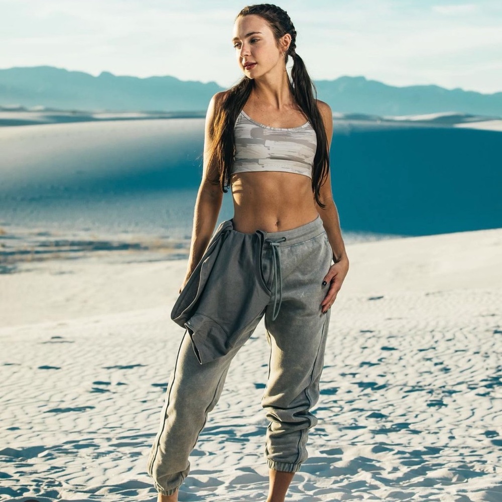 Alphalete Essential Oversized Jogger- Light Grey